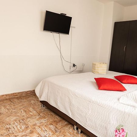 Komodo Alojamiento- Hostal Autoservicio, Ubicado Cerca Al Centro Historico - Bano Privado, Wifi , Cama 2X2 Y Agua Caliente Y Cocina Compartida Попаян Екстериор снимка