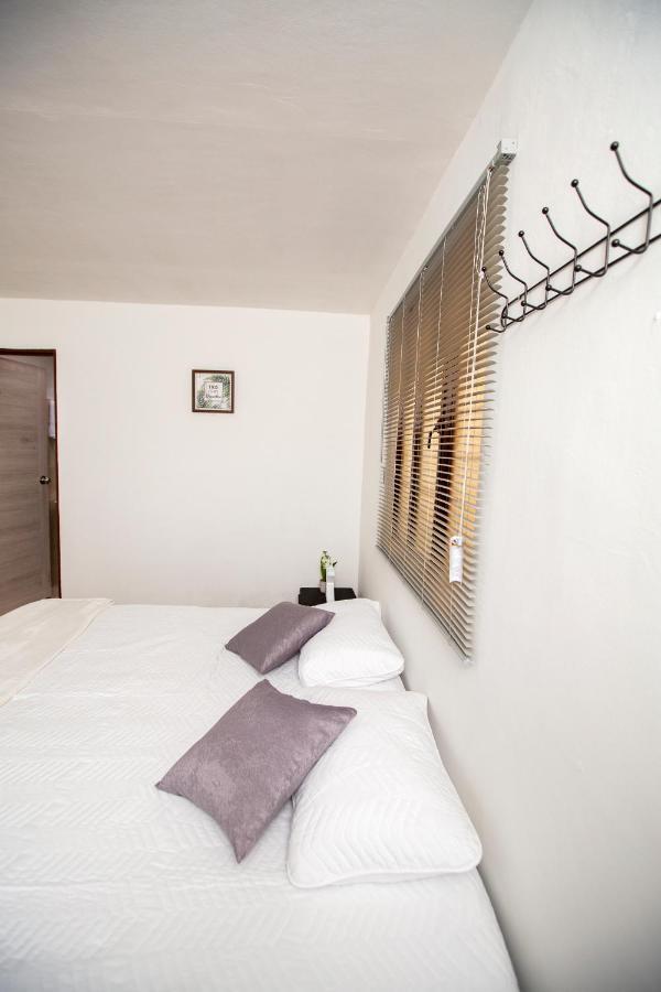 Komodo Alojamiento- Hostal Autoservicio, Ubicado Cerca Al Centro Historico - Bano Privado, Wifi , Cama 2X2 Y Agua Caliente Y Cocina Compartida Попаян Екстериор снимка