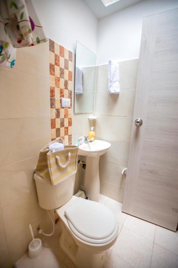 Komodo Alojamiento- Hostal Autoservicio, Ubicado Cerca Al Centro Historico - Bano Privado, Wifi , Cama 2X2 Y Agua Caliente Y Cocina Compartida Попаян Екстериор снимка