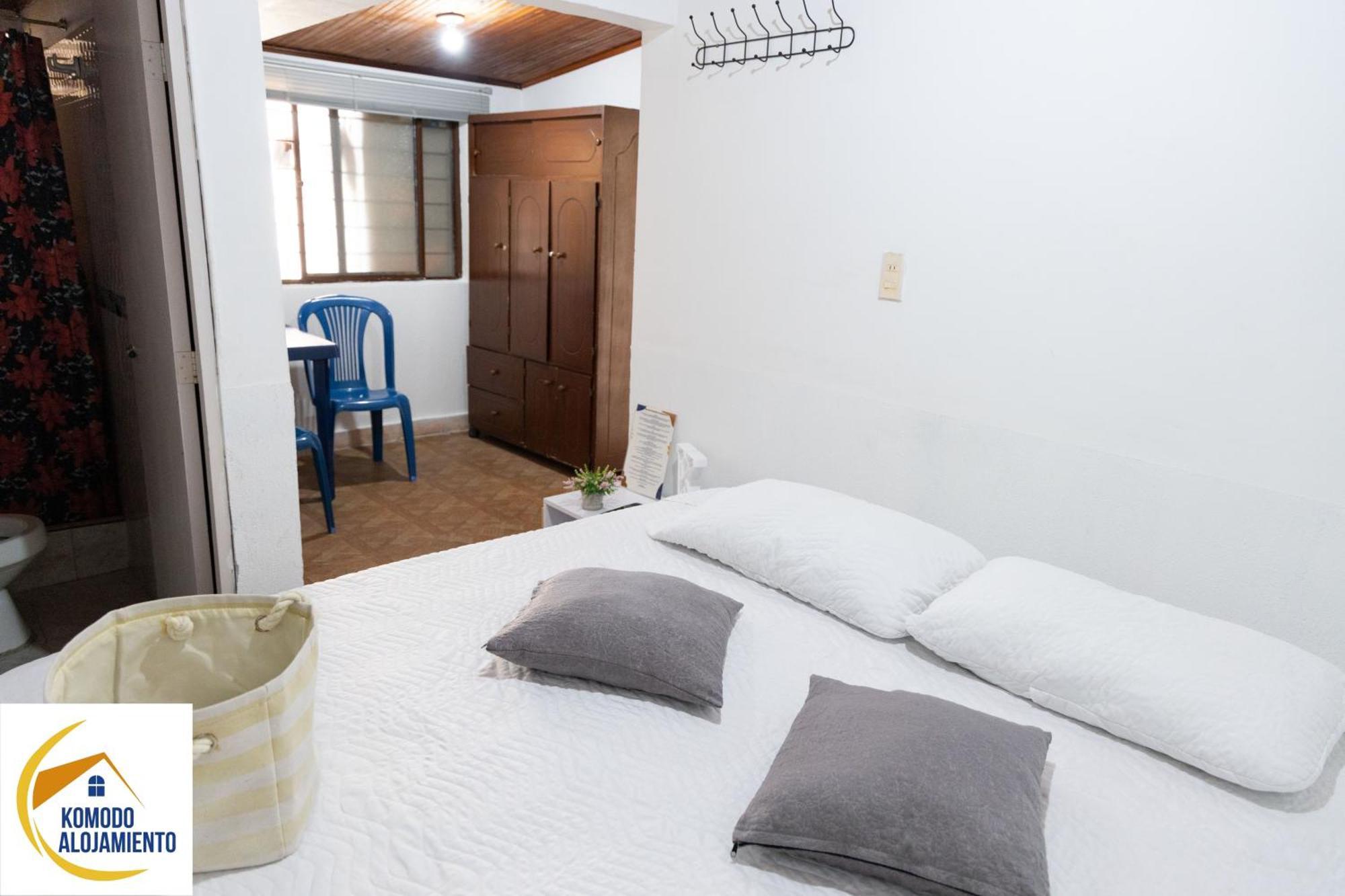 Komodo Alojamiento- Hostal Autoservicio, Ubicado Cerca Al Centro Historico - Bano Privado, Wifi , Cama 2X2 Y Agua Caliente Y Cocina Compartida Попаян Екстериор снимка
